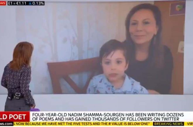 Nadim Shamma-Sourgen och hans mamma Yasmine Shamma intervjuas på Sky News. Den 4-årige poeten har nu fått ett bokkontrakt. Foto: Sky News.