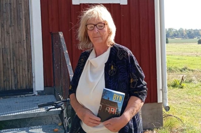 Författaren Solveig Pettersson släpper boken Byn. Foto Per Pettersson