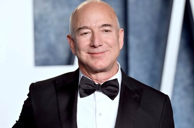 Amazon-grundaren Jeff Bezos rådfrågar följarna om vem som ska spela James Bond. Blir det kanske han själv? Arkivbild: Evan Agostini/Invision/AP/TT.