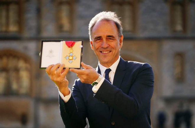 Anthony Horowitz är inte bara deckarförfattare. Han är även Commander of the British Empire. Arkivbild: Victoria Jones/AP/TT.