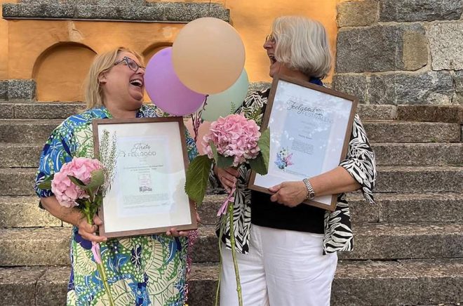 Glada vinnare på Feelgoodfestivalen 2024: Ruth Kvarnström-Jones och Kerstin Särneö. Pressbild.