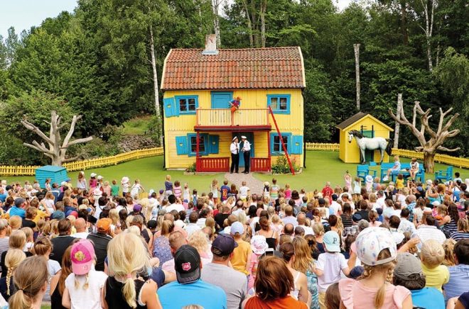 En av nio teaterscener på Astrid Lindgrens Värld (bilden är från ett tidigare år). Foto: Astrid Lindgrens Värld.