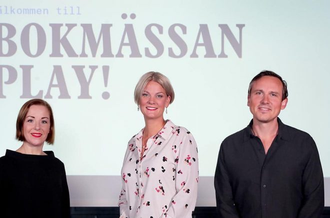 En del av teamet bakom årets Bokmässa i Göteborg, eller ska vi säga på internet? Annica Andersson, redaktör skola och bibliotek, Frida Edman, mässansvarig och Oskar Ekström, programchef, Bokmässan. Foto: Karina Ljungdahl.