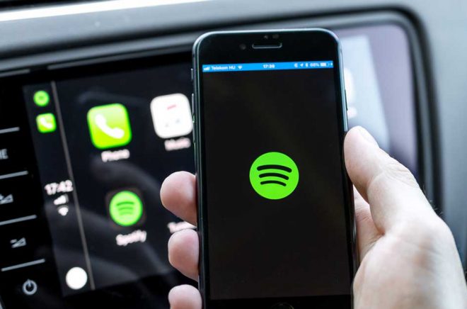 Spotify är nu störst som podcastplattform. Vad innebär det för ljudbokstjänsterna? Foto: Bence Bezeredy/iStock.